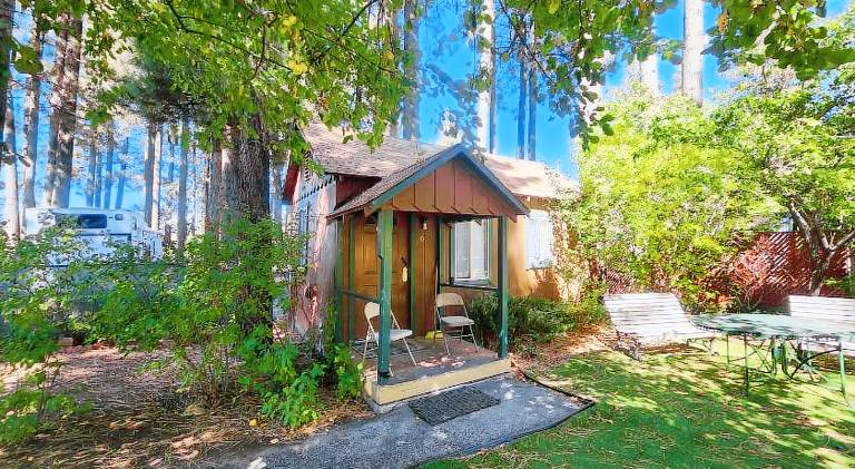 Creek Runner Lodge in Big Bear Lake, CA