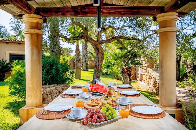 Children-friendly beautiful villa with yard, private pool & barbeque | Pool view | Suitable for remote work | Pets allowed — photo 3