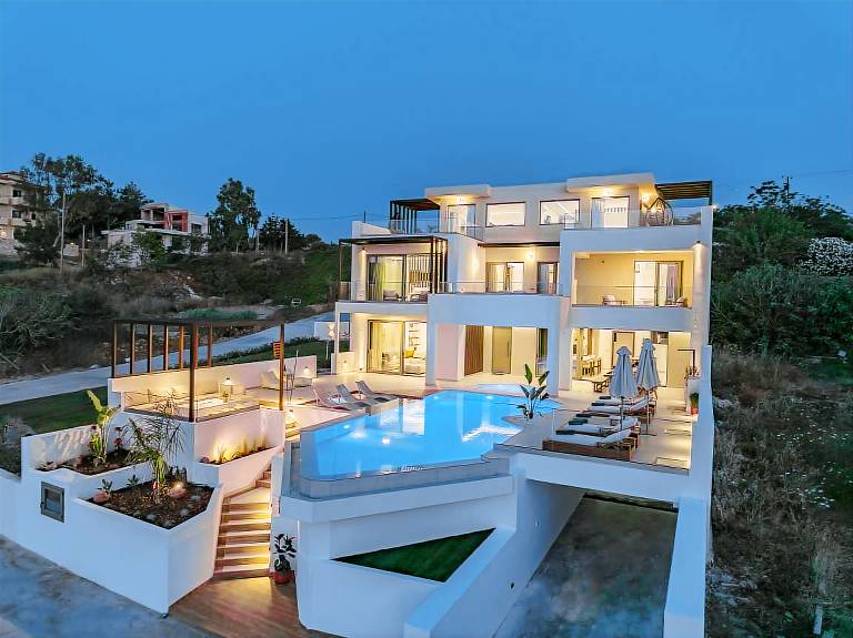 Luxurious Villa Selestine - With Private Pool in Rethymno
