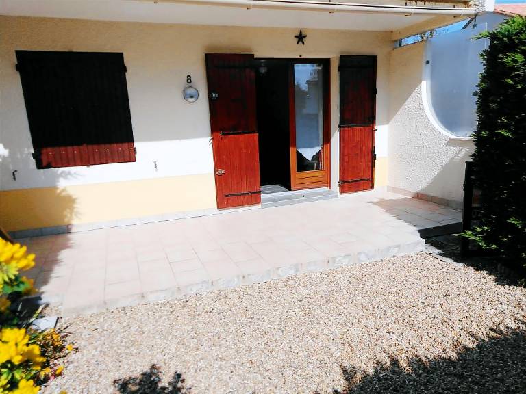 Rental apartment with garden & terrace — photo 2