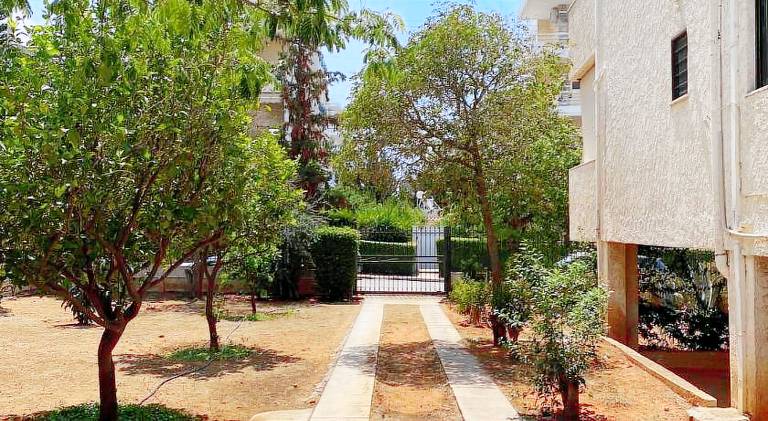 Rental apartment with patio & yard | Pets allowed — photo 4