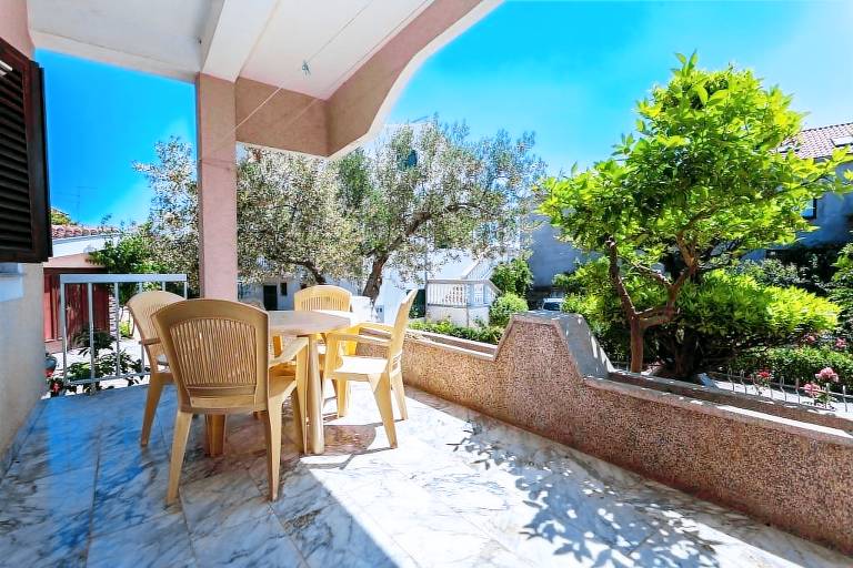 Nice rental apartment with barbecue, terrace & garden | Close to the beach | Pet-friendly in Biograd na Moru