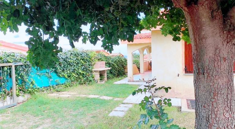 Vacation home with grill, garden & terrace | Close to the beach | Pets are welcome in Muravera
