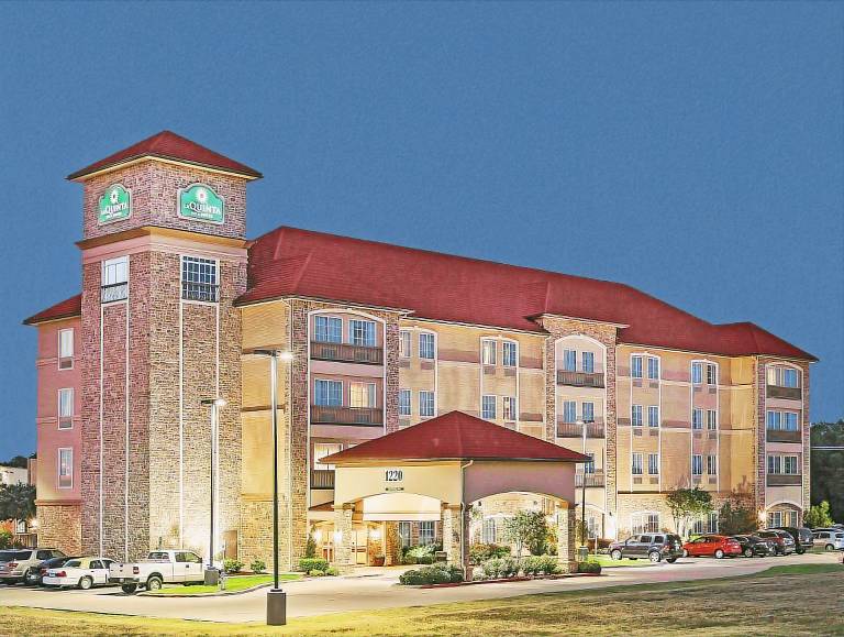 La Quinta Inn & Suites by Wyndham Allen at The Village — photo 5