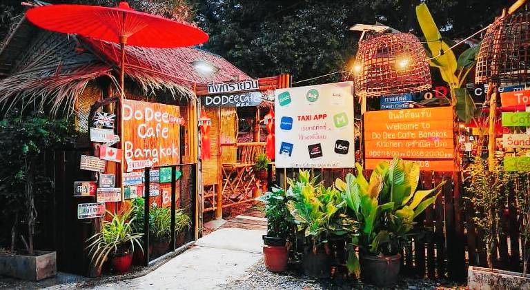 Do Dee cafe in Bangkok