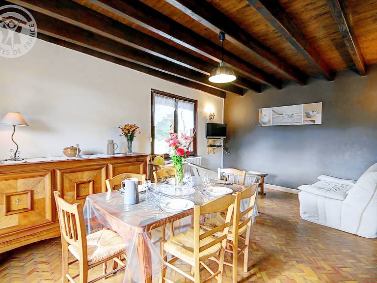 Cottage with barbeque & yard — photo 4