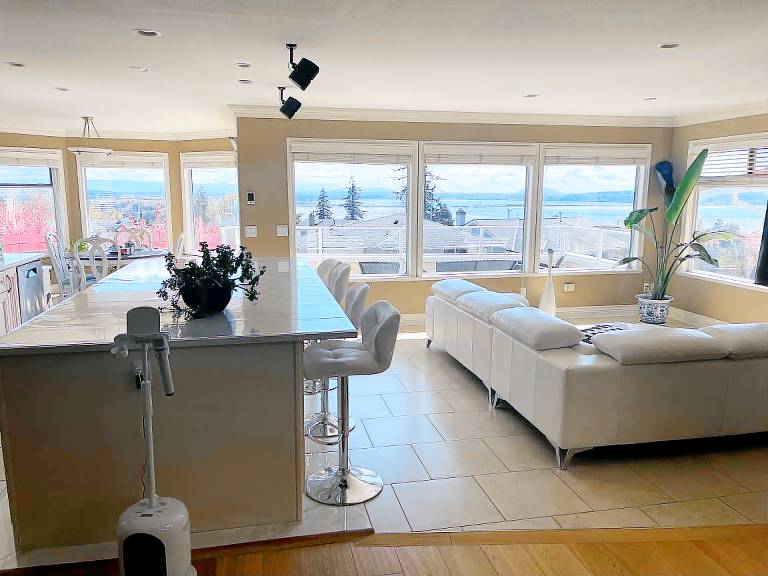 Apartment Blaine