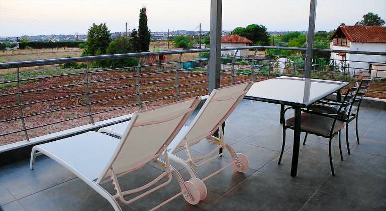 Apartment with garden & patio — photo 4