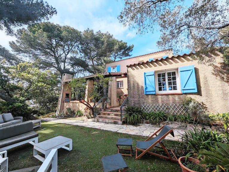 Vacation home with BBQ & terrace — photo 2