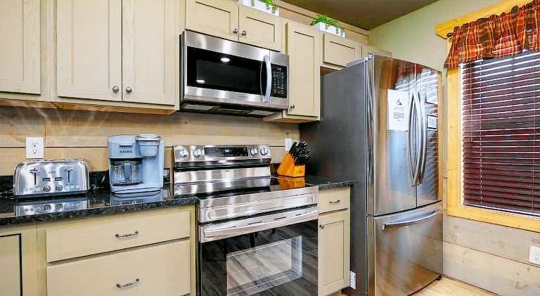 Beautiful house with hot tub | Dogs allowed in Gatlinburg, TN