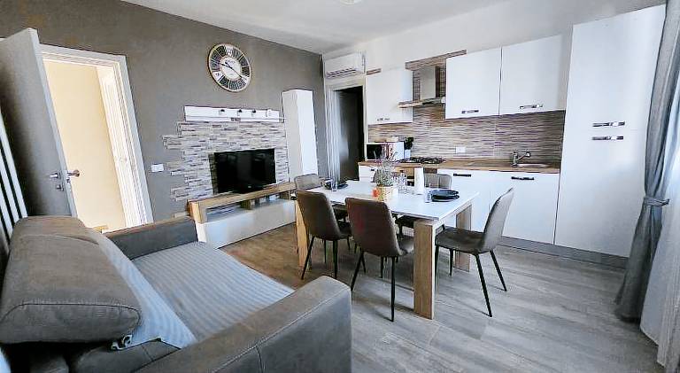 Rental apartment with terrace & yard — photo 3