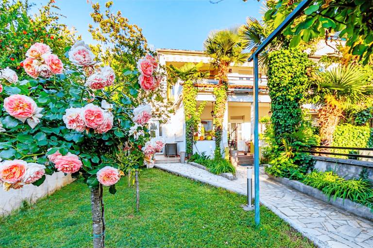 Apartment with yard & patio | Pets are welcome in Porec