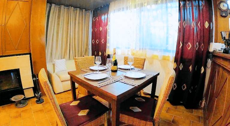 Cozy Mama Evas Homestay with Pool and Garden for Groups of 4 — photo 5