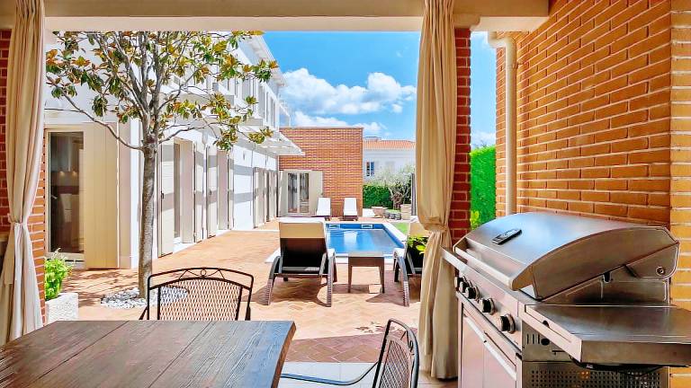 Villa with yard, BBQ & terrace — photo 3