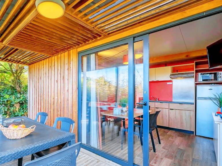 Chalet with terrace & heated pool — photo 5