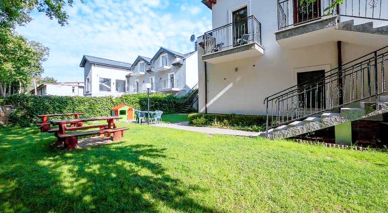 Holiday apartment with barbecue & garden — photo 5