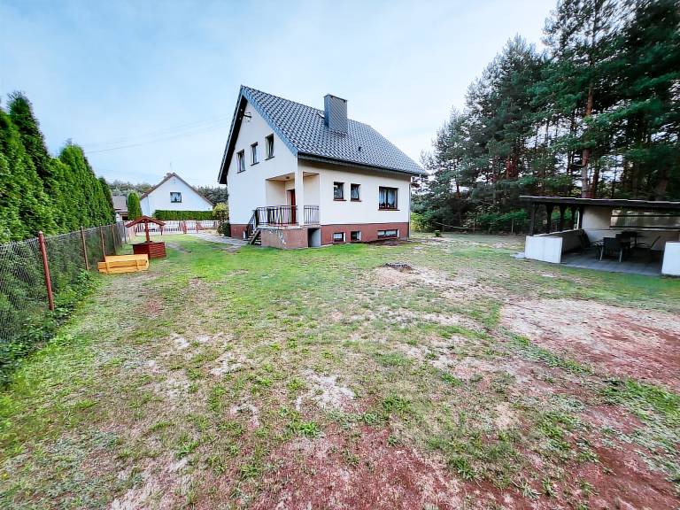 Ferienhaus am Waldrand in der Nähe eines Badesees — photo 3