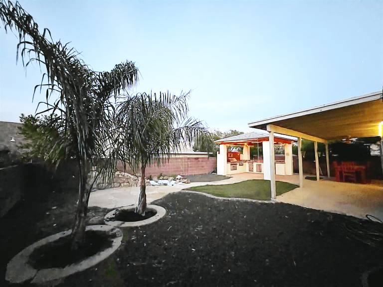 Child-friendly house with yard | Pets are welcome — photo 3
