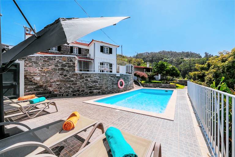 Tranquil stone villa in Calheta Casa Florenças