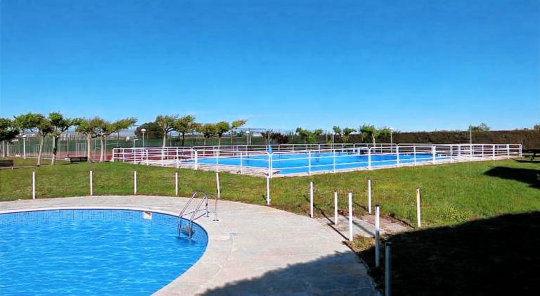 Vacation home with pool — photo 4