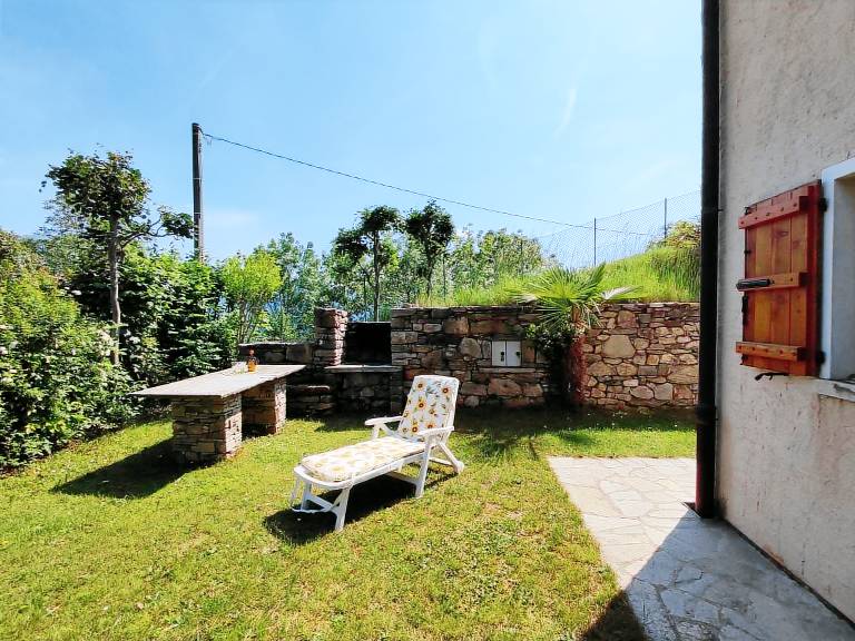 Fully equipped big vacation home with terrace, yard & grill | Dogs allowed — photo 2