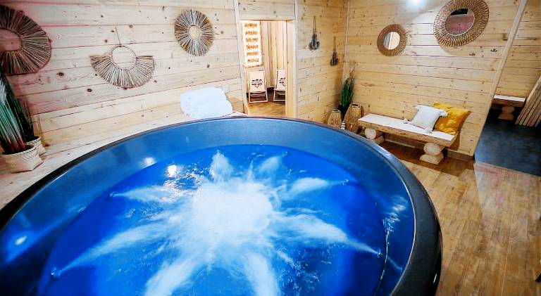 Villa with hot tub — photo 5