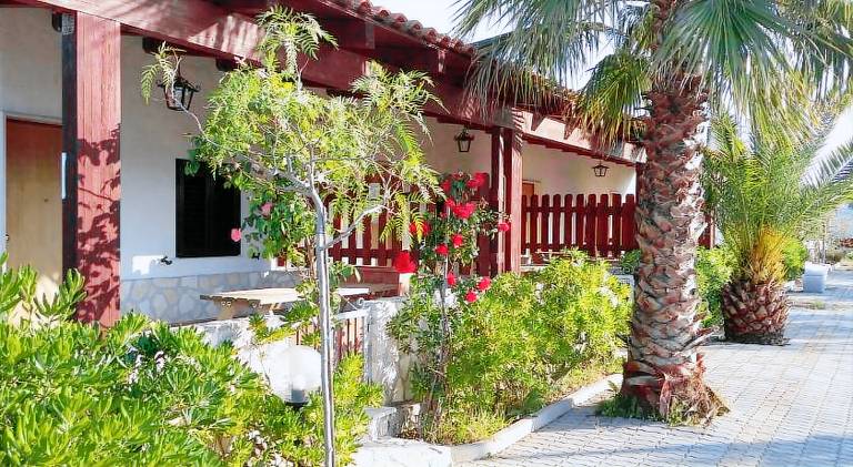 Vacation home with patio, garden & grill | Pets allowed in Vieste
