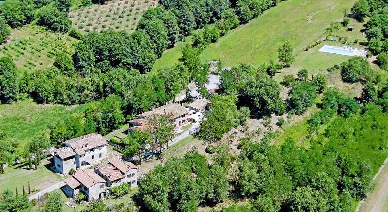 Farm with terrace, barbecue & garden in Terni