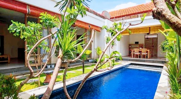 Villa with pool — photo 5