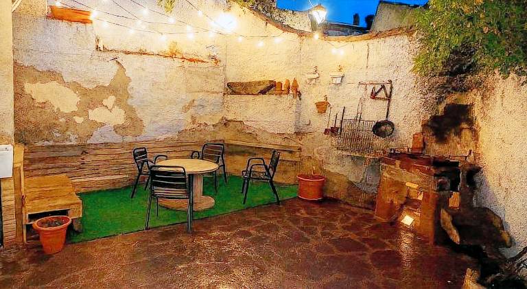 Pleasant vacation home with yard, private pool & BBQ | Pets are welcome — photo 4