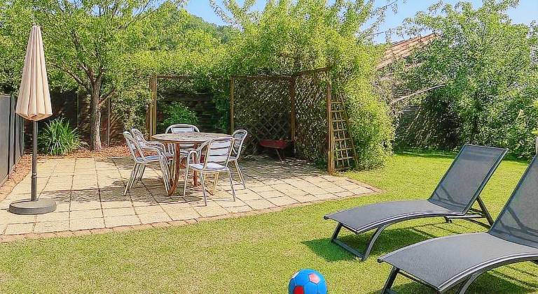 House with yard, grill & private pool — photo 5