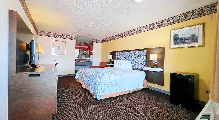 Winnie Inn Suites & RV Park — photo 2
