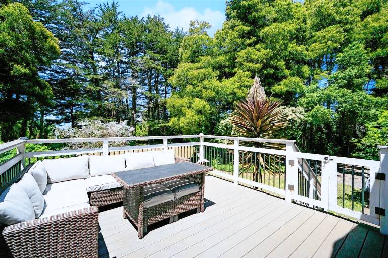 Vacation home with terrace & yard — photo 2