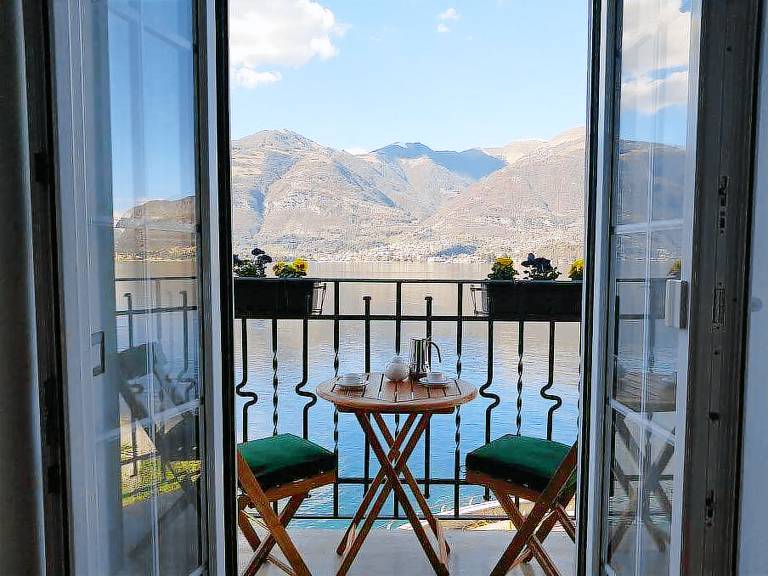 Fully equipped pleasant apartment with patio | Suitable for remote work | Pet-friendly in Lezzeno