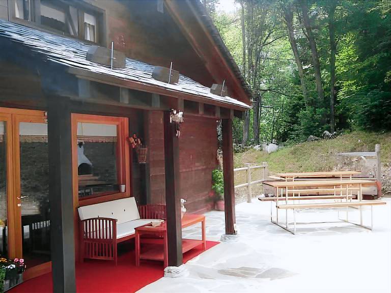 Farm with patio, barbecue & yard — photo 3