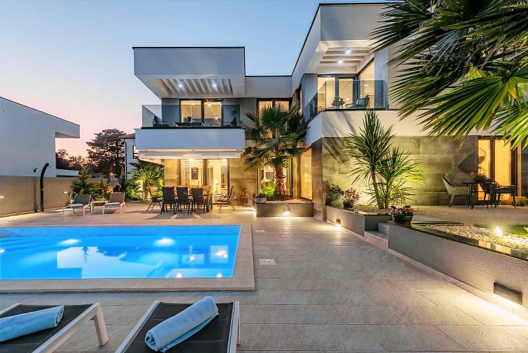 Children-friendly wonderful villa with terrace, barbeque & private pool | Pets are welcome in Zadar