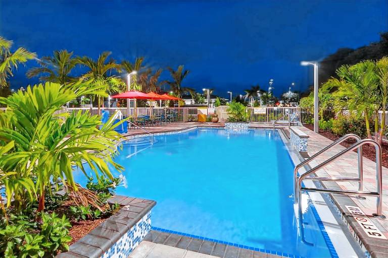 Home2 Suites by Hilton Naples I-75 Pine Ridge Road — photo 2