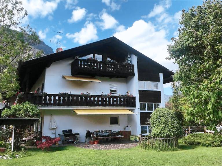 Vacation home with patio in Garmisch-Partenkirchen