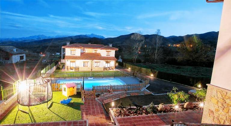 House with garden, grill & patio | Pets allowed — photo 2