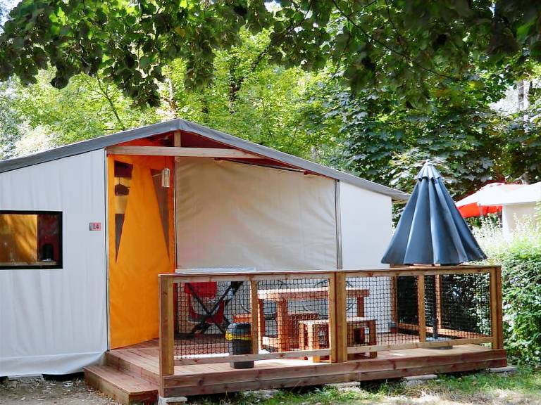 Cabin with heated pool & patio | Garden view — photo 5