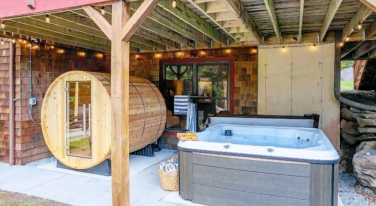 Luxury Chalet, Firepit, Sauna, Pet Friendly, 5 mins to Windham Mtn resort — photo 5