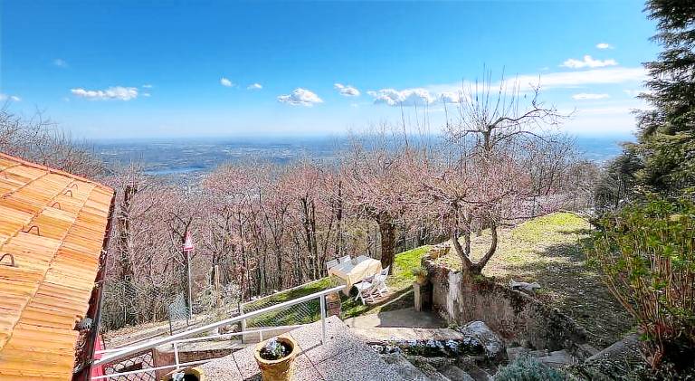 House with 1 room for 4 persons in Brunate