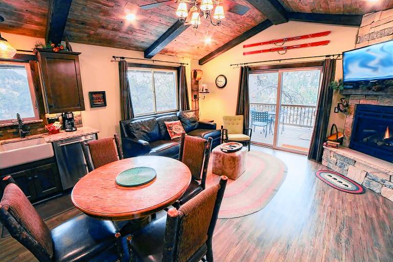 Child-friendly pleasant condo with private pool & patio | Pets are welcome — photo 2