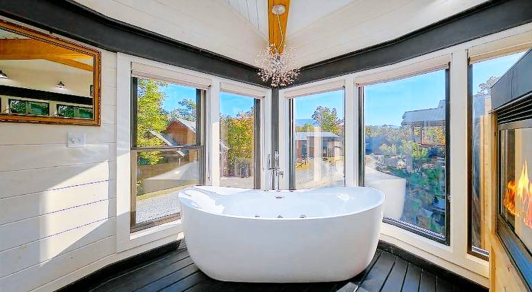 House with hot tub & pool — photo 3