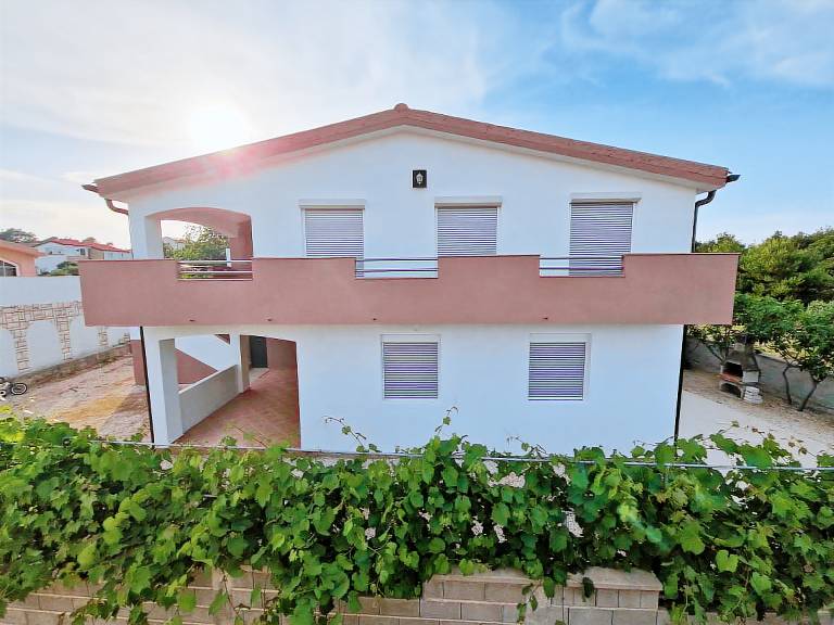 Apartment Vir