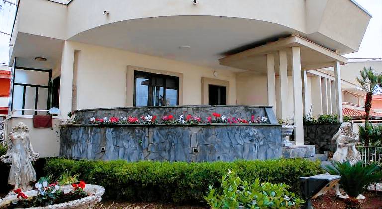 Villa with 3 rooms for 8 persons in Pompei