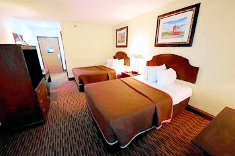 Waterfront Inn Mackinaw City — photo 2