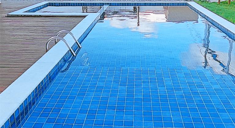 Apartment with pool — photo 3