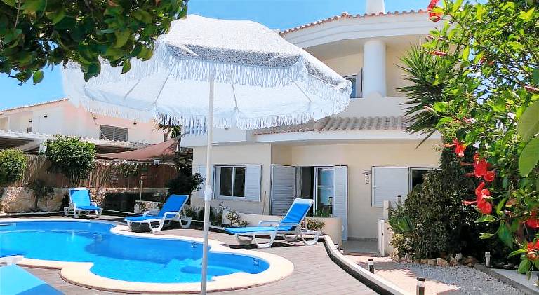 Fully equipped charming villa with yard, terrace & private pool | Pets are welcome in Albufeira