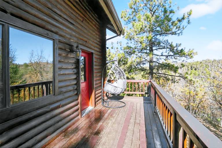 Family-friendly cabin with terrace & yard | Pet-friendly — photo 5